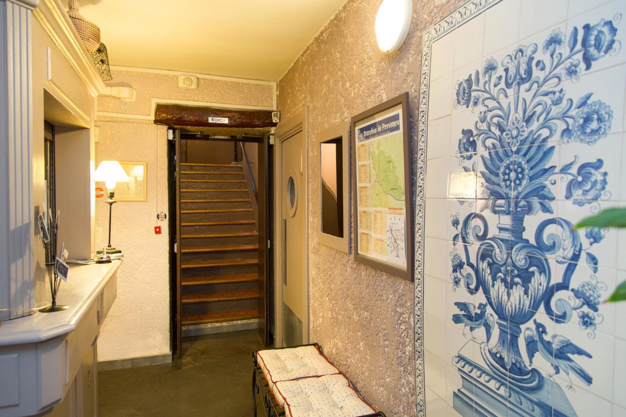 Logis Hotel Restaurant La Farigoule Sainte-Cécile-les-Vignes Eksteriør bilde