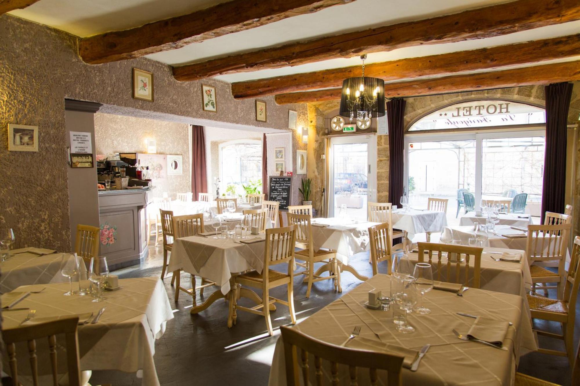 Logis Hotel Restaurant La Farigoule Sainte-Cécile-les-Vignes Eksteriør bilde