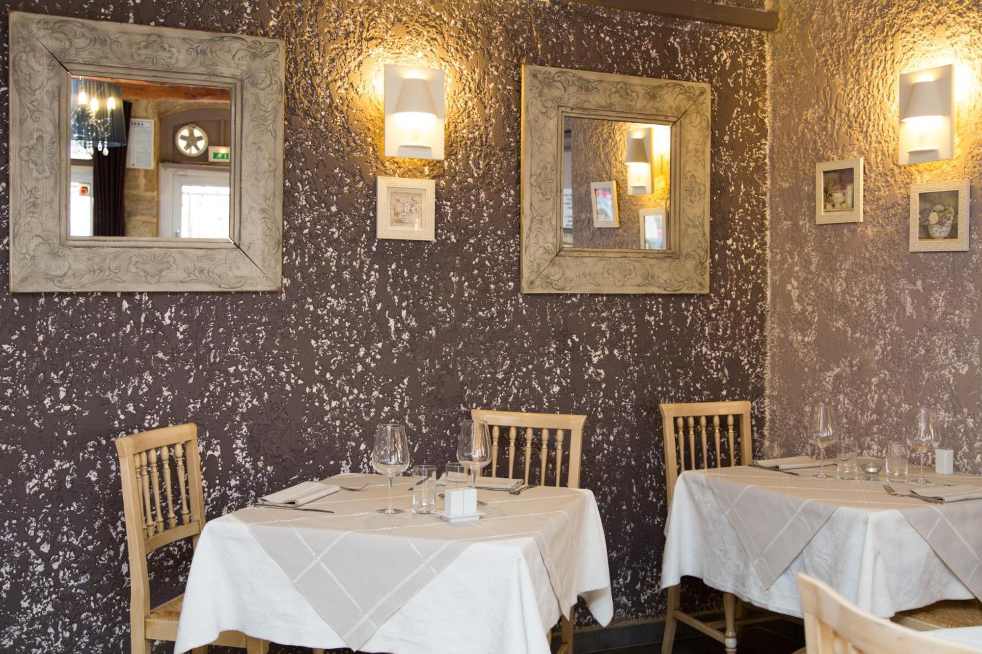 Logis Hotel Restaurant La Farigoule Sainte-Cécile-les-Vignes Eksteriør bilde