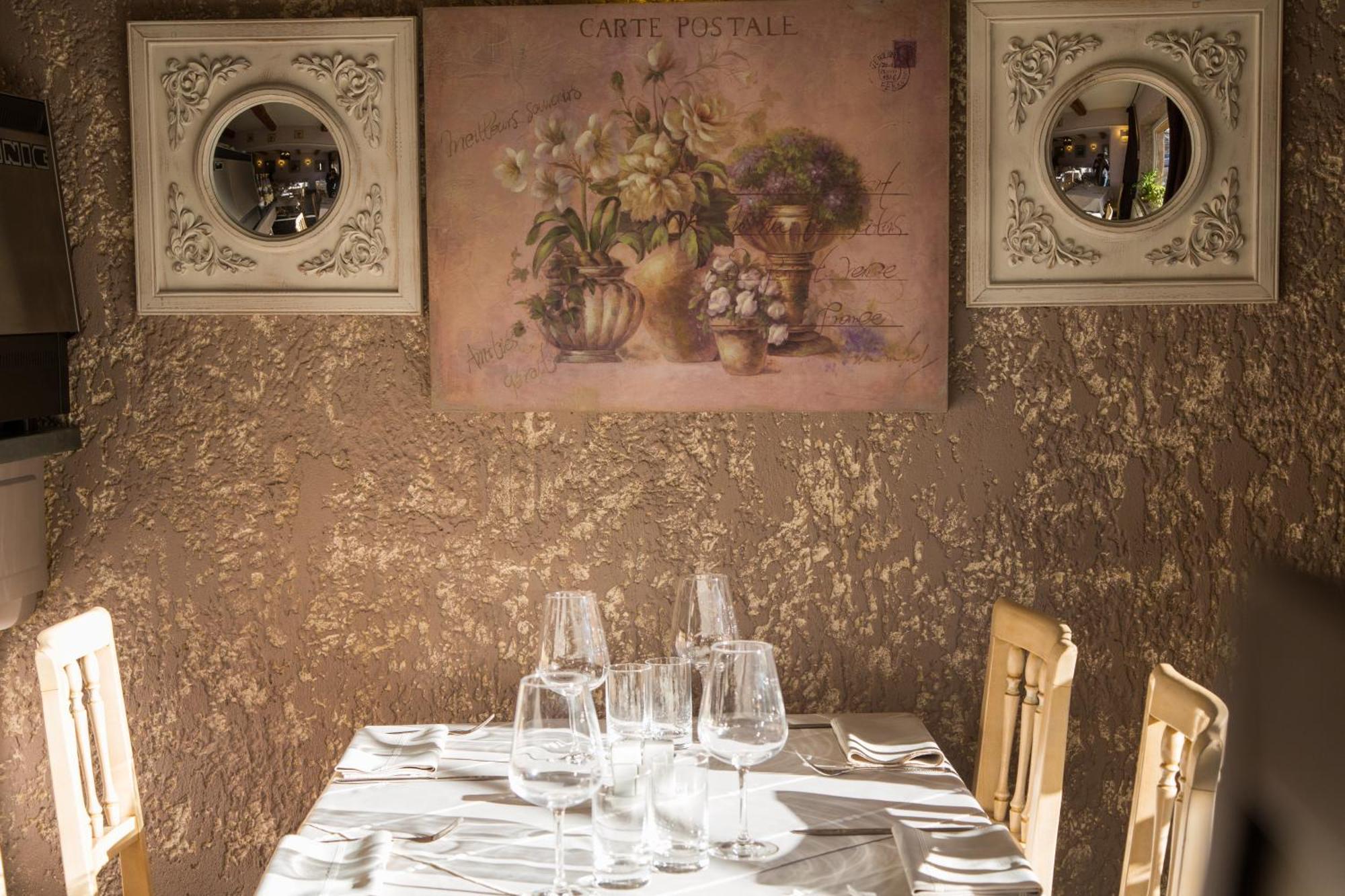 Logis Hotel Restaurant La Farigoule Sainte-Cécile-les-Vignes Eksteriør bilde