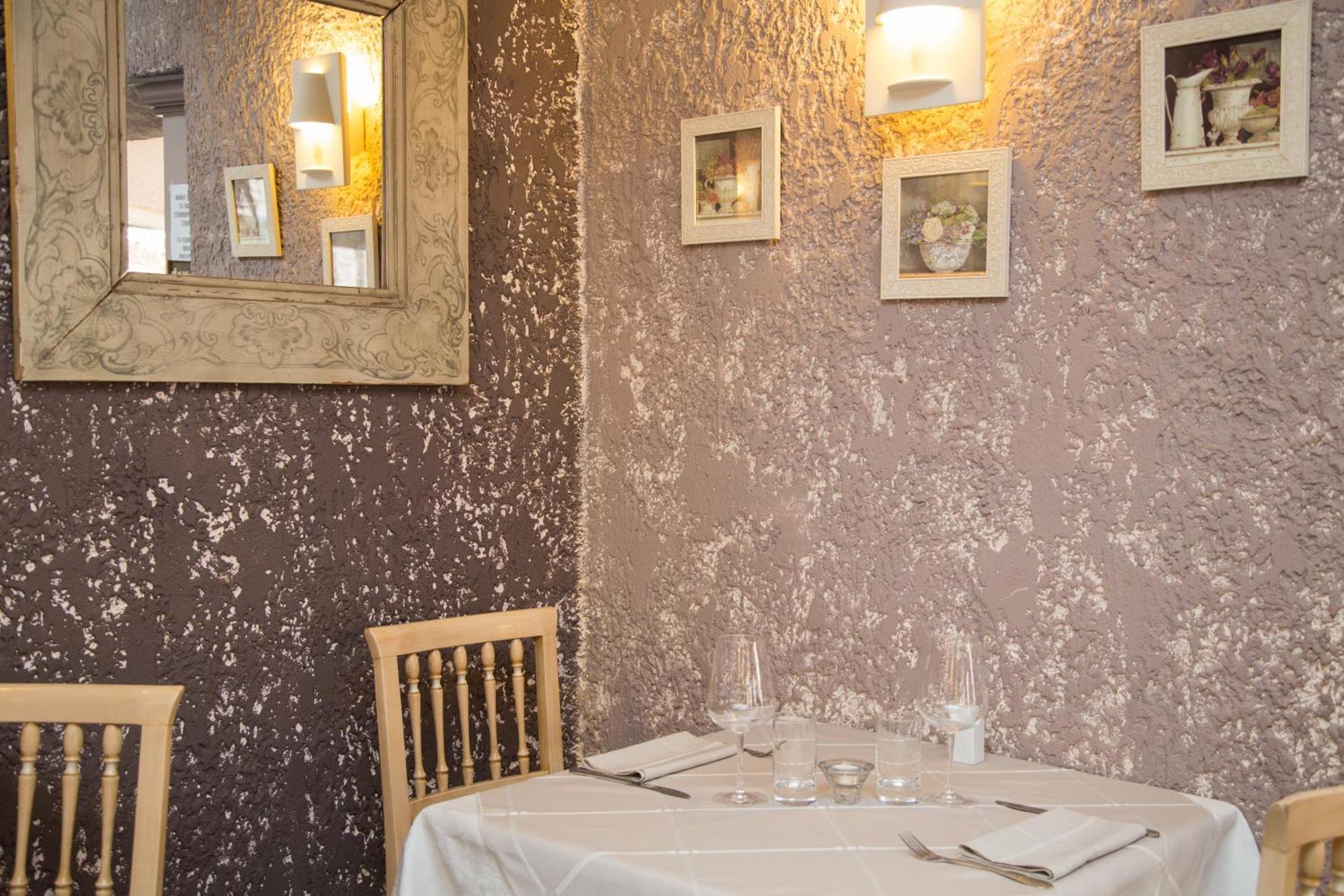 Logis Hotel Restaurant La Farigoule Sainte-Cécile-les-Vignes Eksteriør bilde