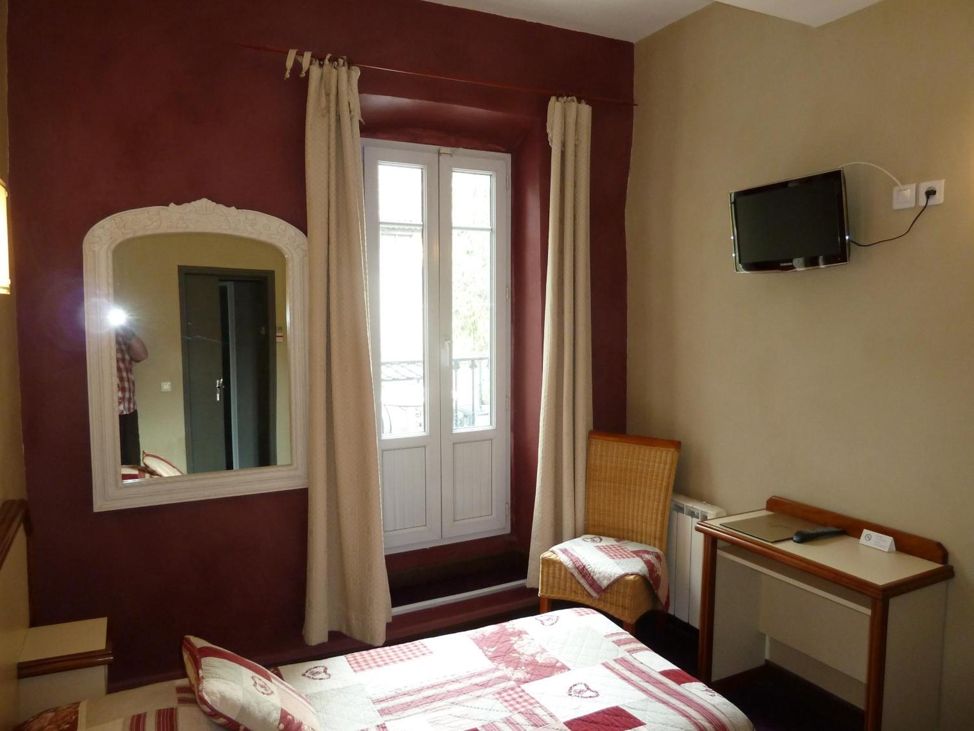 Logis Hotel Restaurant La Farigoule Sainte-Cécile-les-Vignes Eksteriør bilde