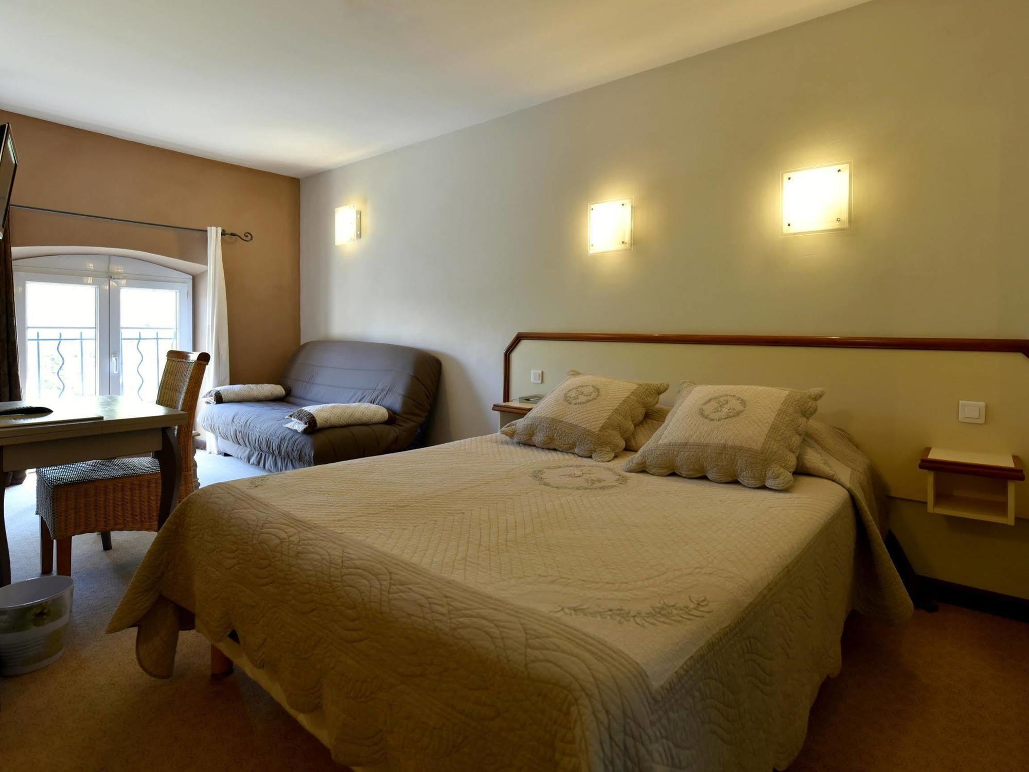 Logis Hotel Restaurant La Farigoule Sainte-Cécile-les-Vignes Eksteriør bilde