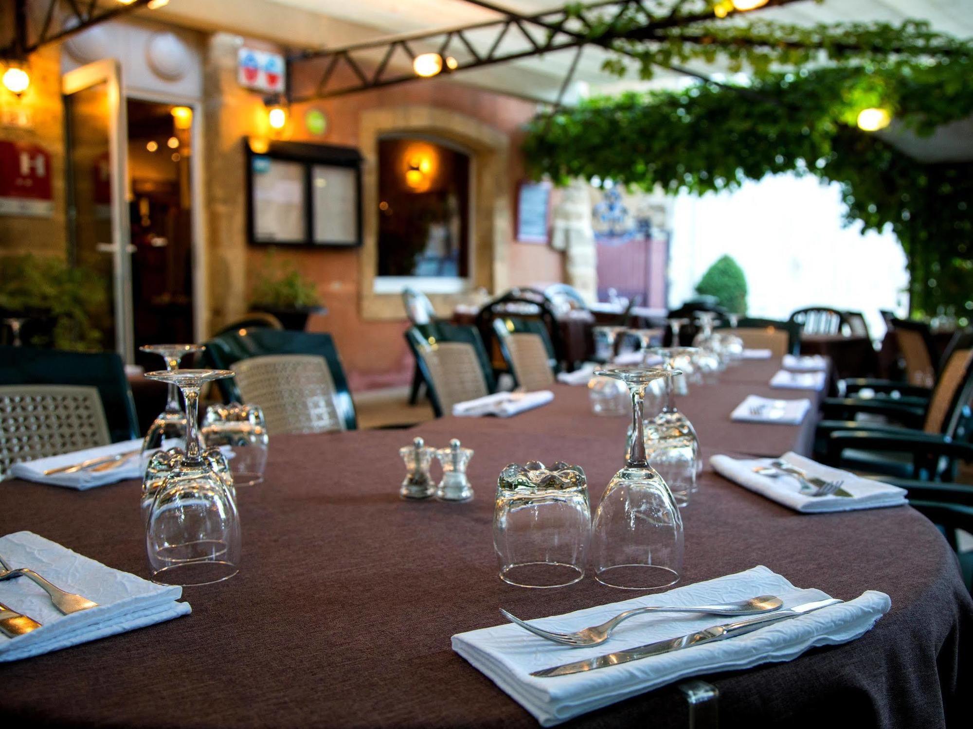 Logis Hotel Restaurant La Farigoule Sainte-Cécile-les-Vignes Eksteriør bilde