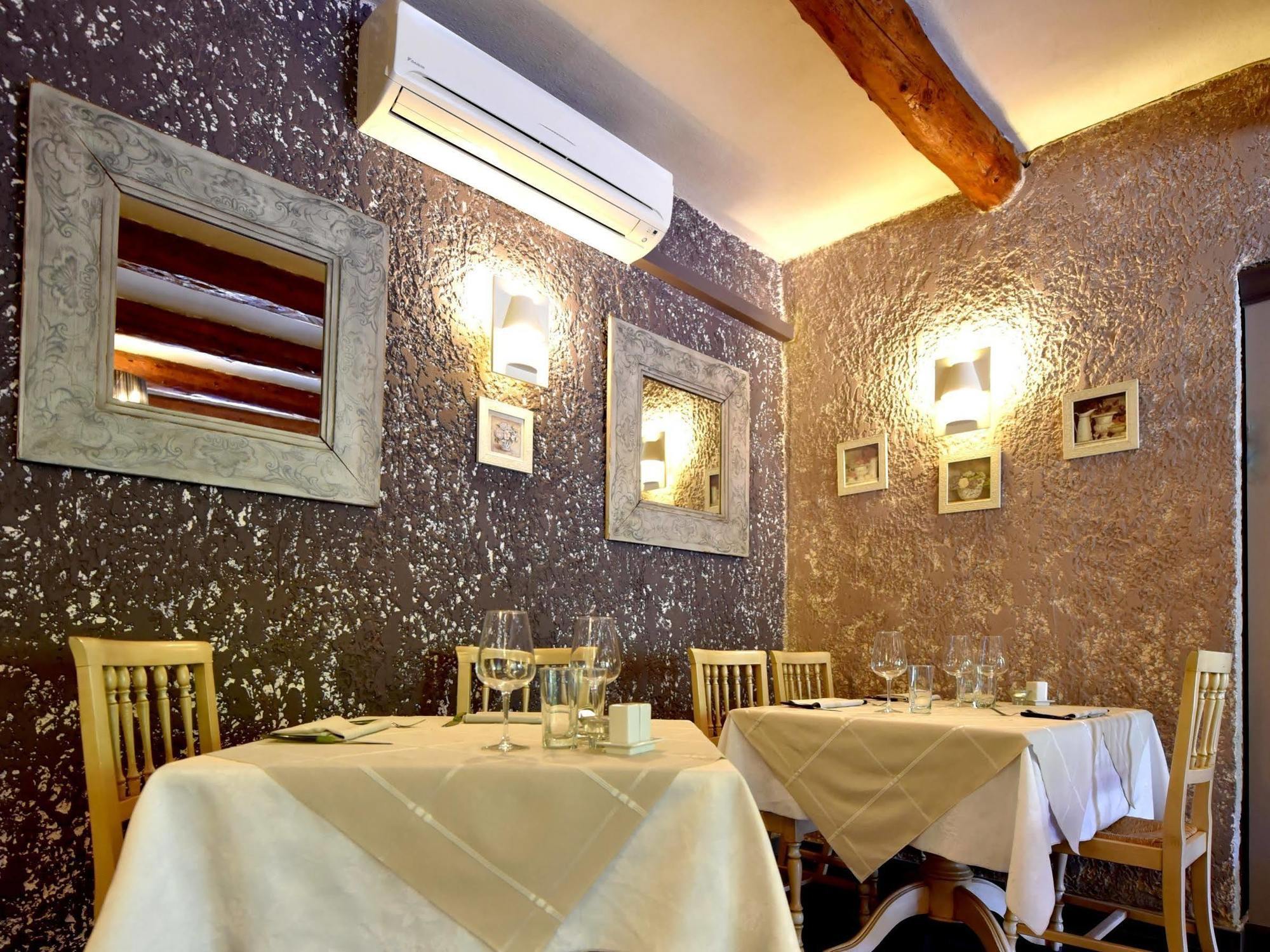 Logis Hotel Restaurant La Farigoule Sainte-Cécile-les-Vignes Eksteriør bilde
