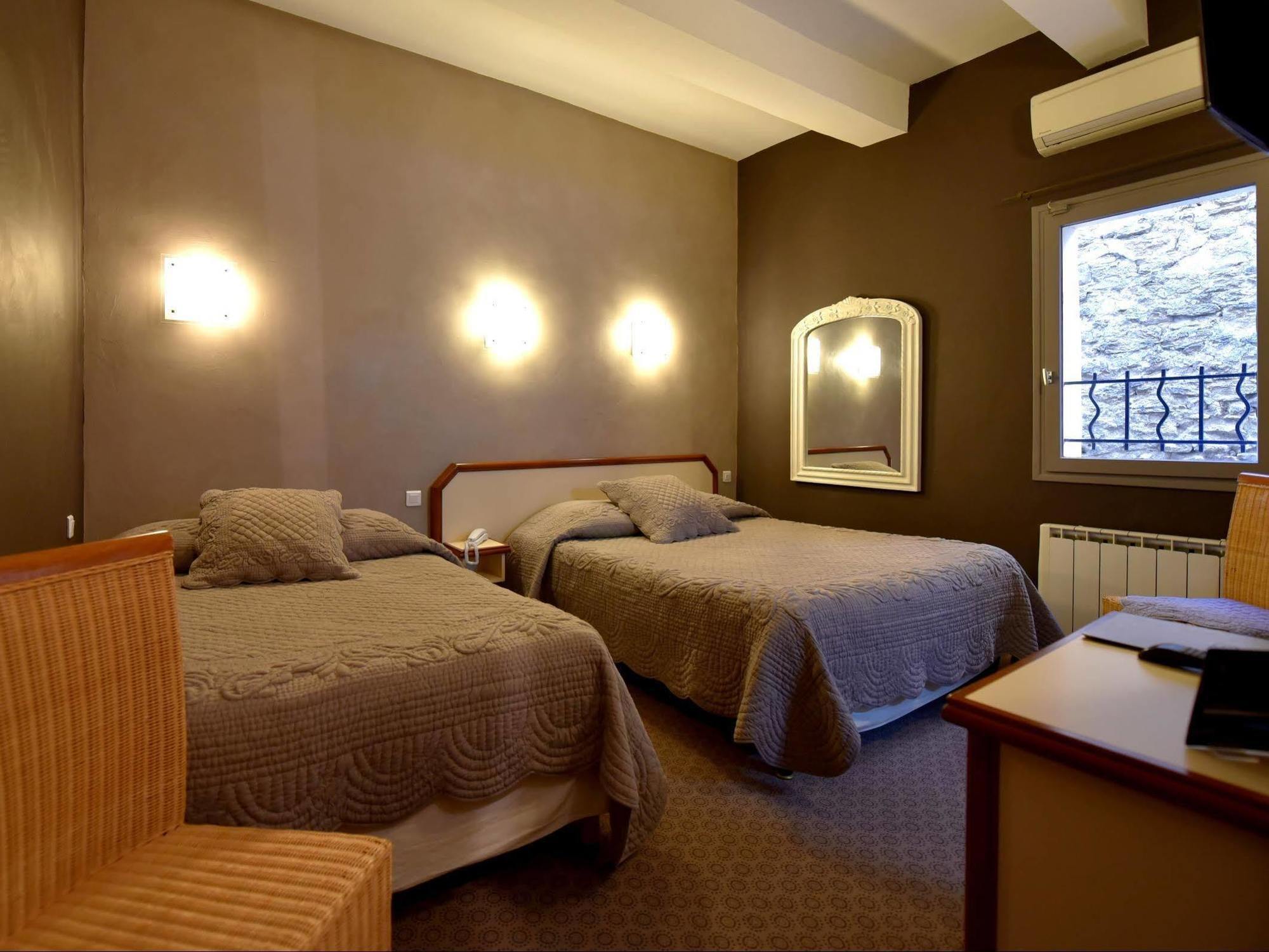 Logis Hotel Restaurant La Farigoule Sainte-Cécile-les-Vignes Eksteriør bilde