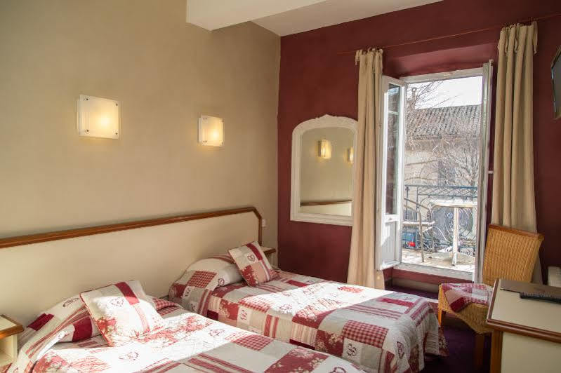 Logis Hotel Restaurant La Farigoule Sainte-Cécile-les-Vignes Eksteriør bilde