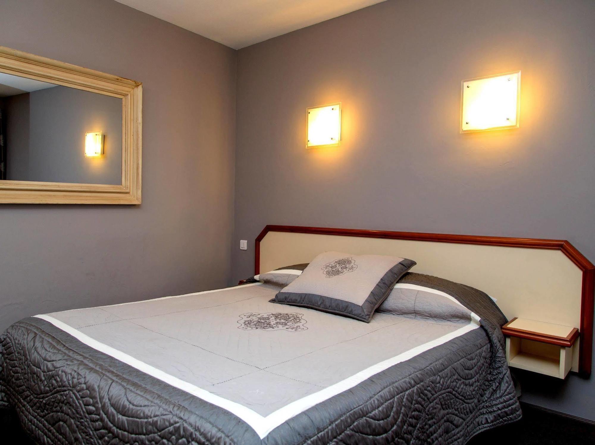 Logis Hotel Restaurant La Farigoule Sainte-Cécile-les-Vignes Eksteriør bilde