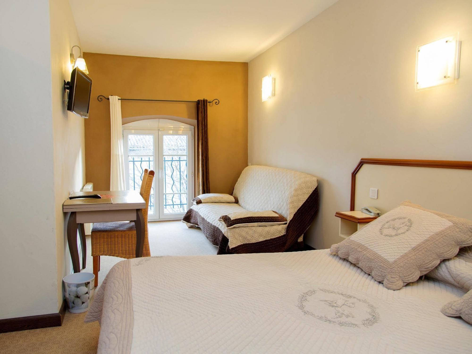 Logis Hotel Restaurant La Farigoule Sainte-Cécile-les-Vignes Eksteriør bilde