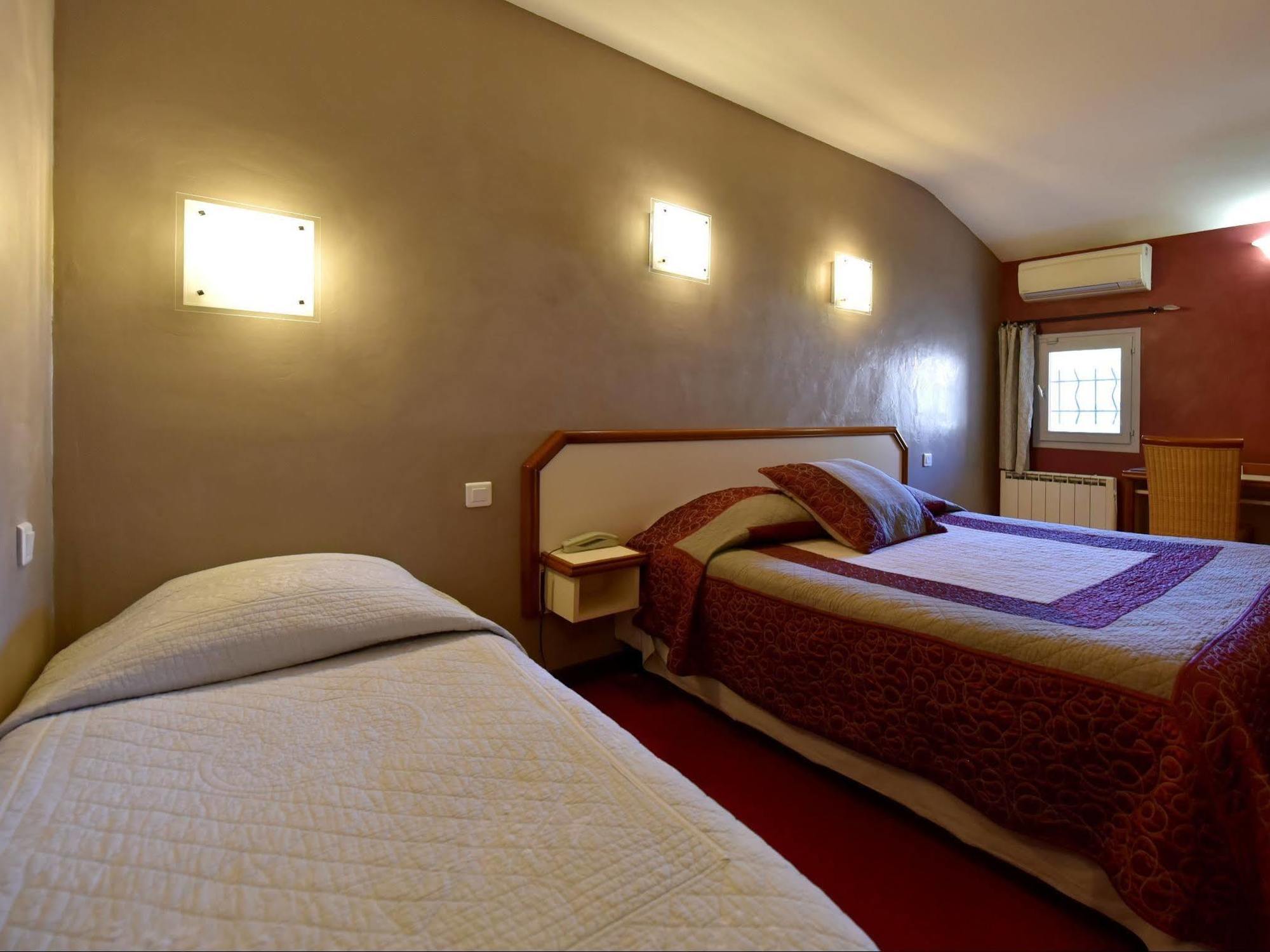 Logis Hotel Restaurant La Farigoule Sainte-Cécile-les-Vignes Eksteriør bilde